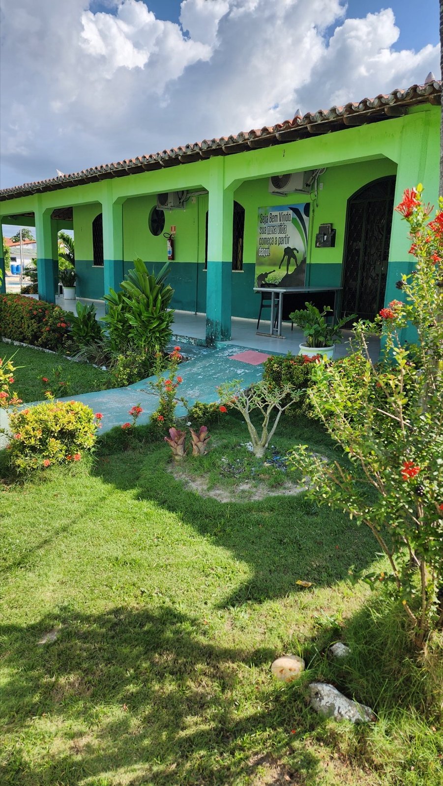 Ala de acolhimento e jardim da Comunidade Terapêutica